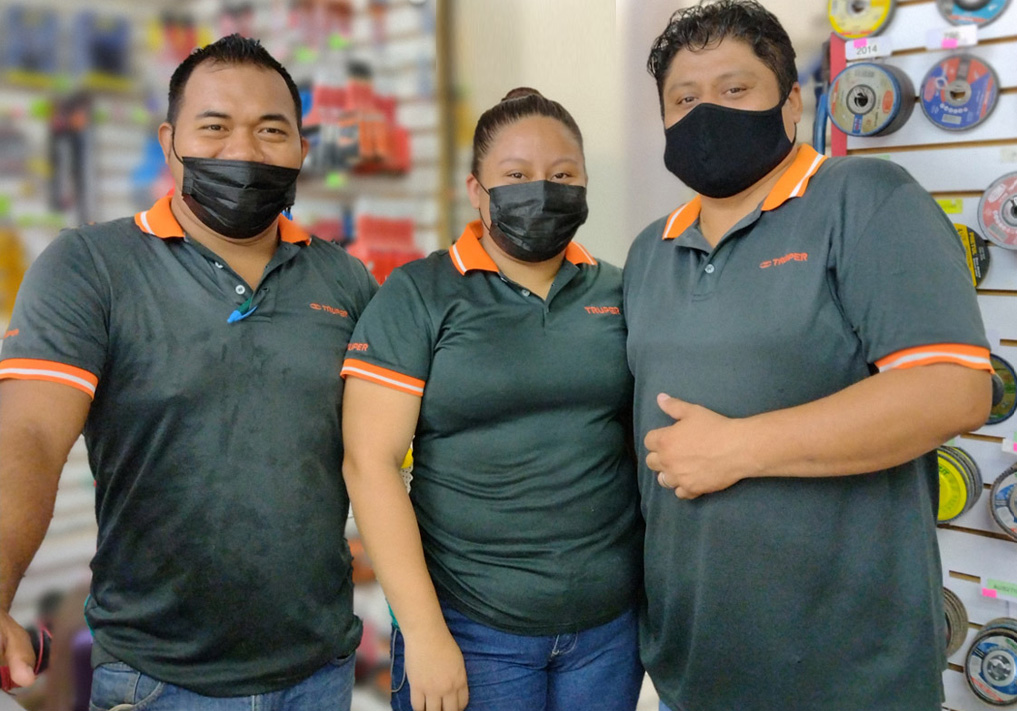 Interior de la Ferretería El Gallito